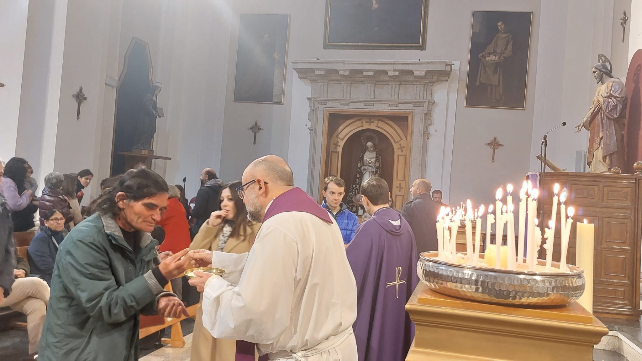 Misa por los sin techo fallecidos en la iglesia de las Maravillas